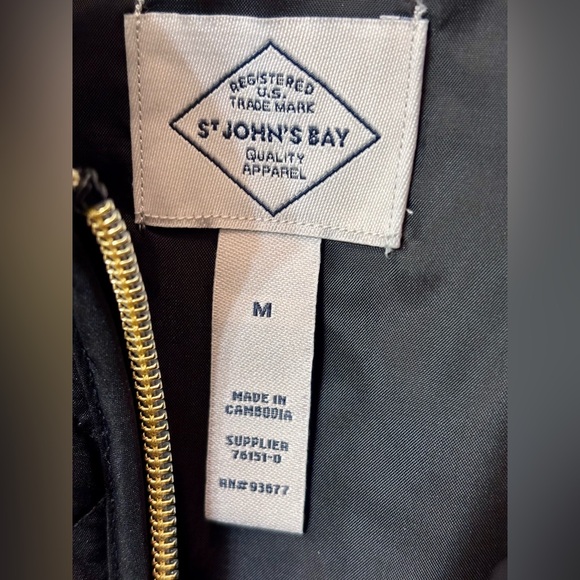 NEW St. John's Bay Black Quilted Vest with Gold Hardware. Size M. - Picture 4 of 6